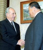 Mori meets Peres in Tokyo